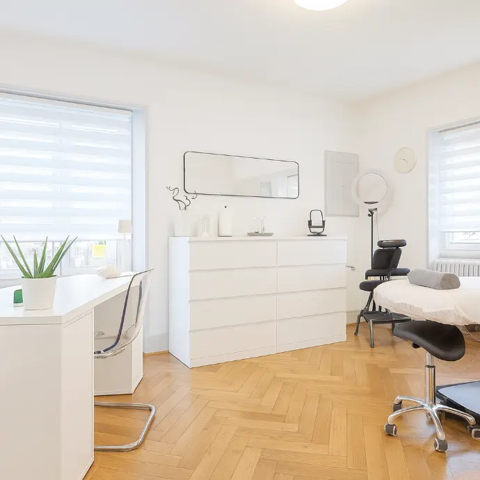 Clinique Tattoo Thérapie à Aigle – Salle de consultation en tricopigmentation capillaire.